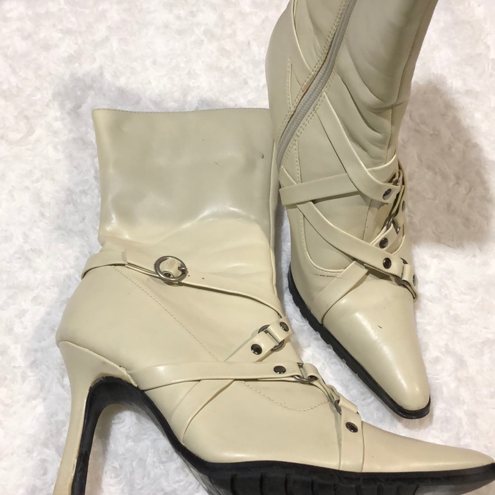 Miss Me Casual and Sexy White Zip Up Boots